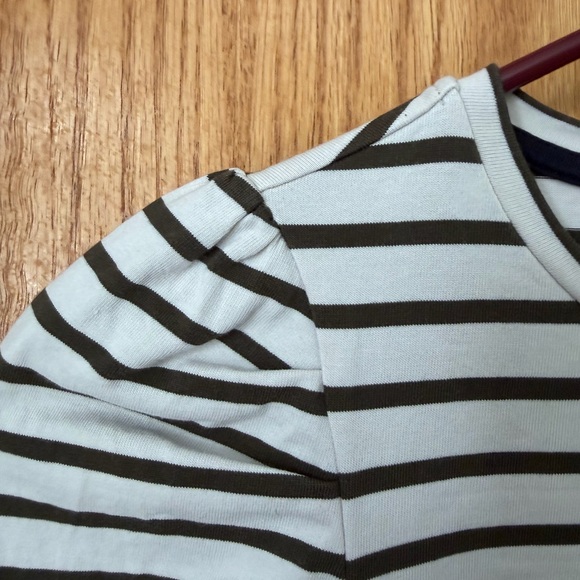 Boden Striped grayish green and White Women's puffed sleeve Top - size 4 - Picture 3 of 6